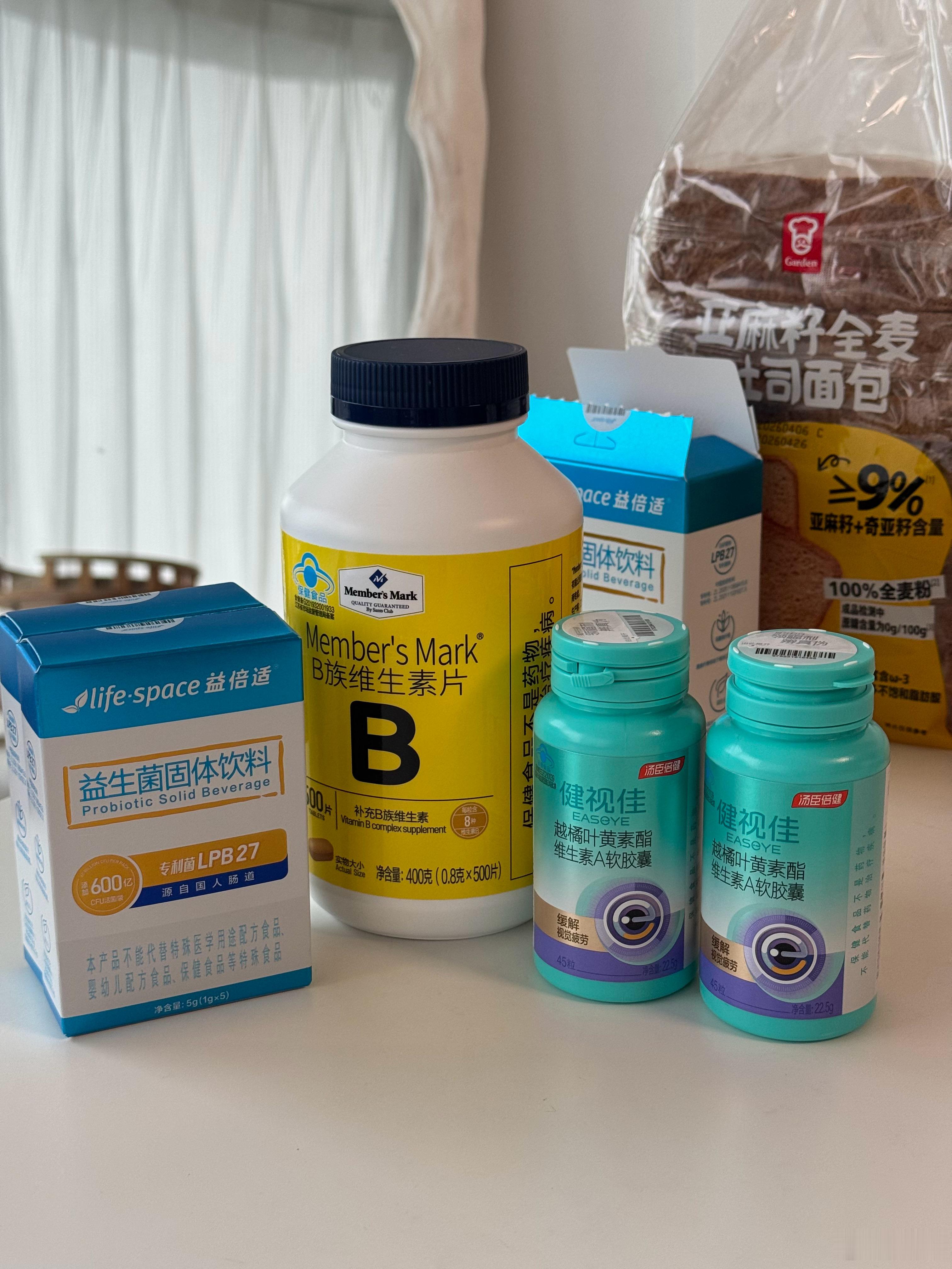 回到家，看到小林买这么多保健品，受什么刺激了他