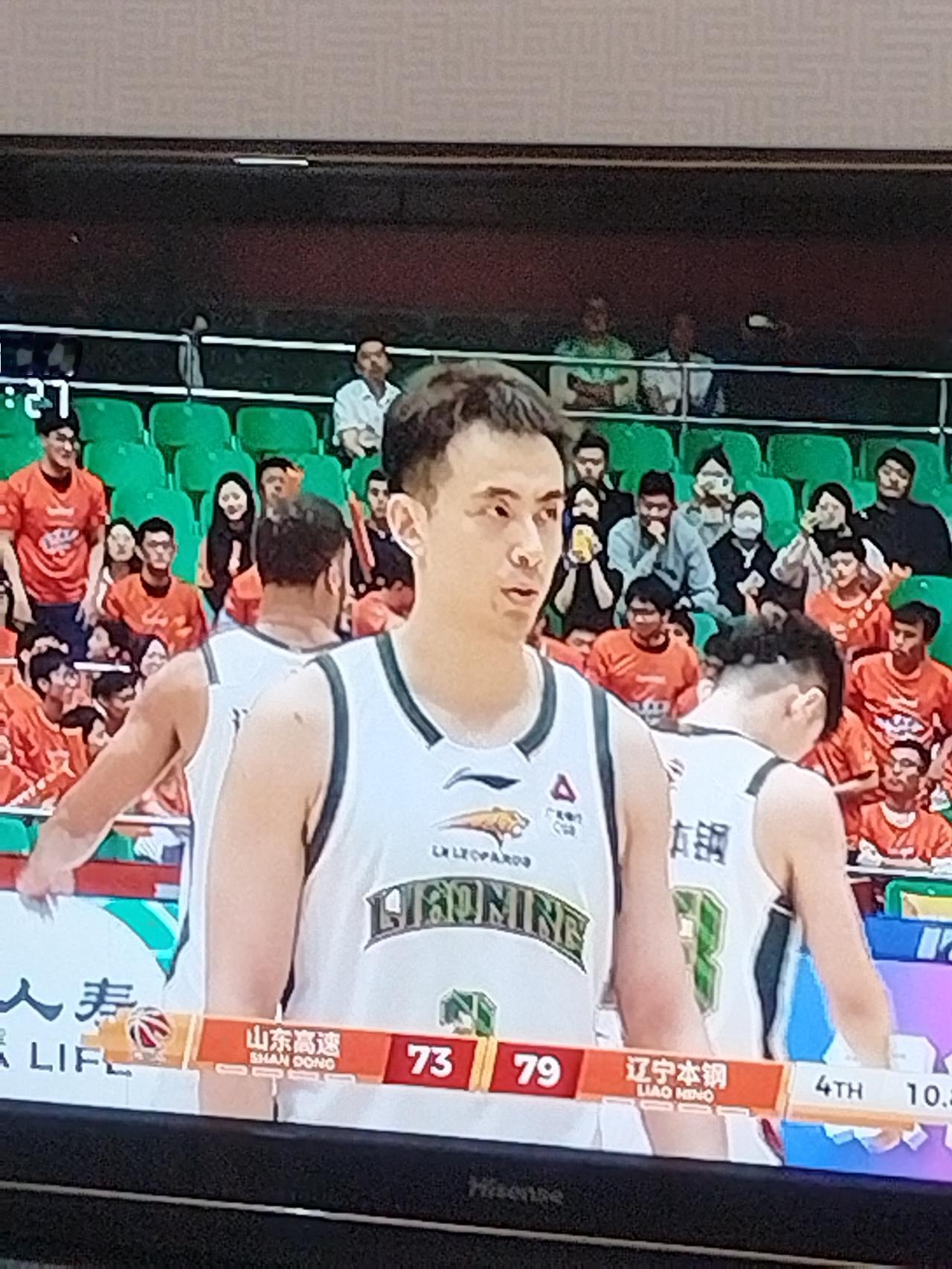 山东高速75:80主场不敌辽宁，迎来三连败。邱彪指挥的这一场比赛，岂一个“乱”子