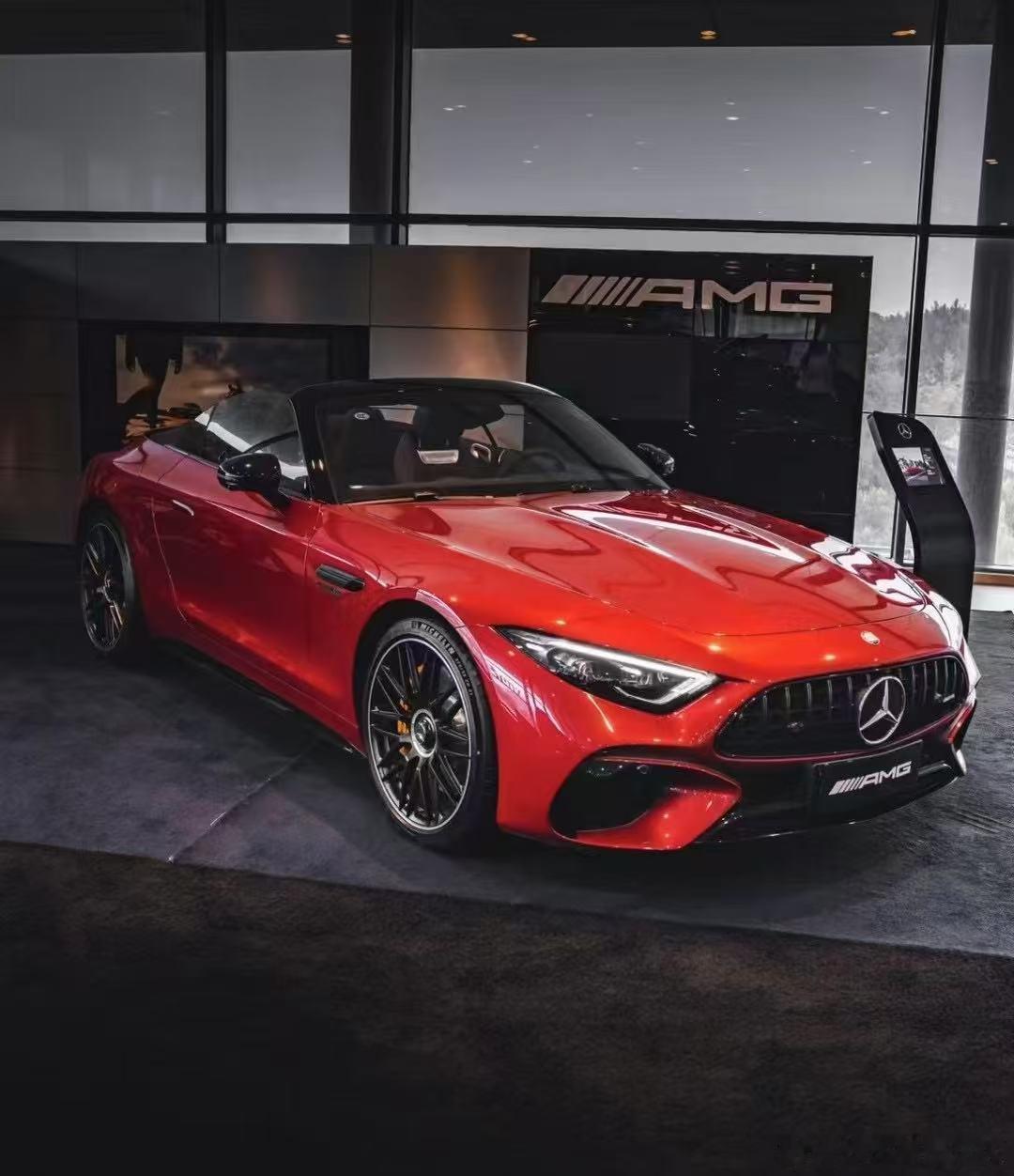 梅赛德斯-AMG SL63 4MATIC+、熔岩红外漆/黑色内饰、全国唯一、配色