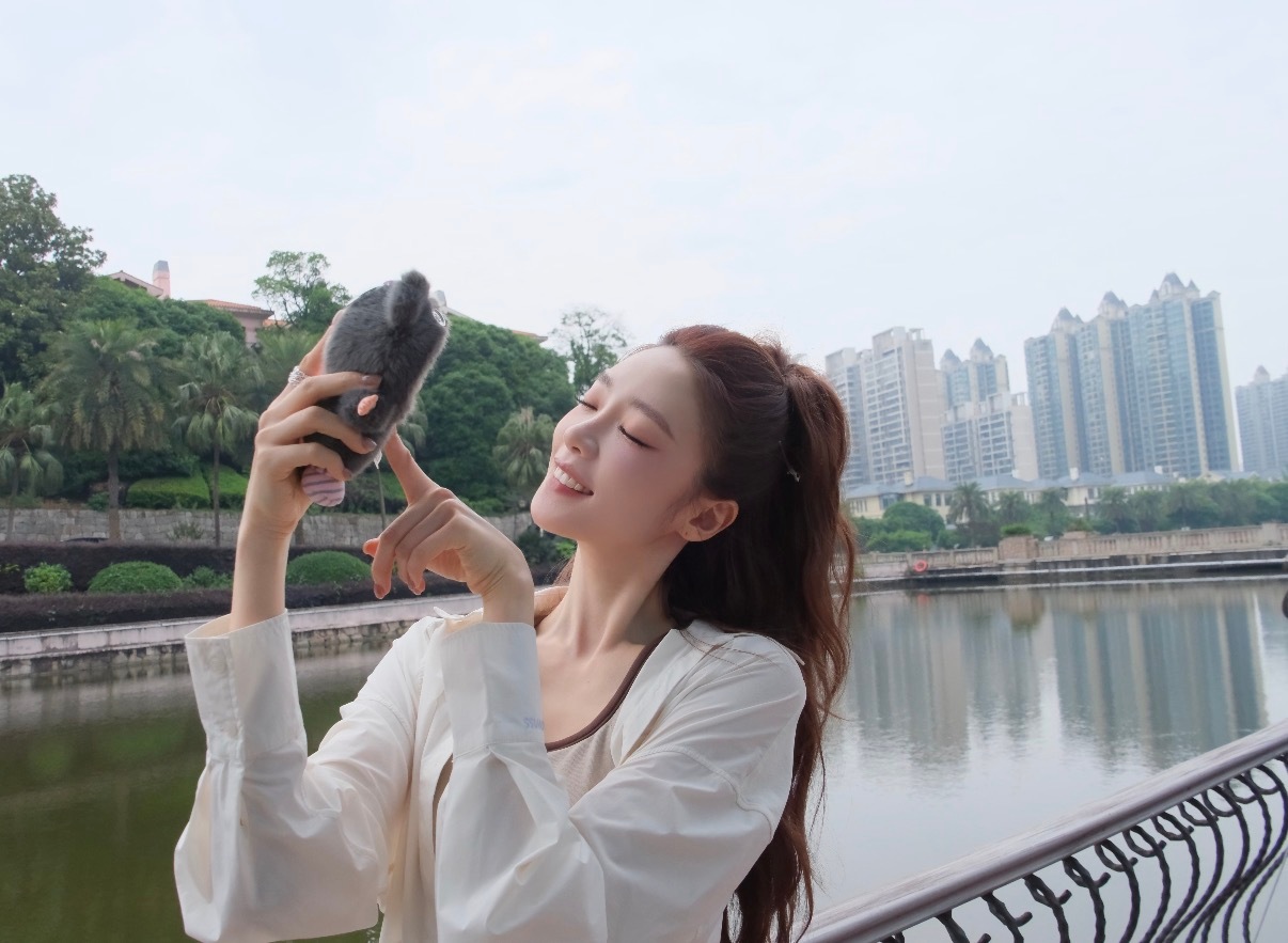 陈瑶晒和张月合照 们瑶台月下这是又幸福上了！！张月陈瑶这口隔空糖也是被我吃上了！