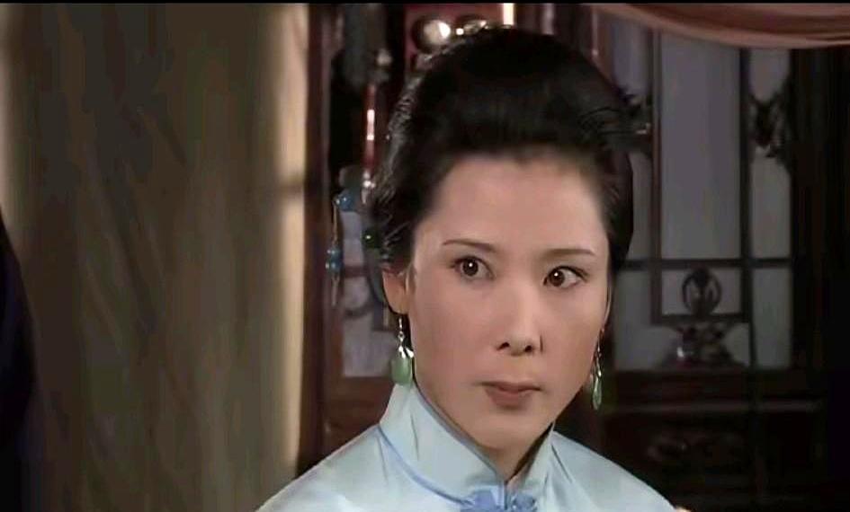 都别再洗白香秀了，她爬上白景琦的床，干的第一件事就是逼死槐花。你管这叫丫鬟逆袭？