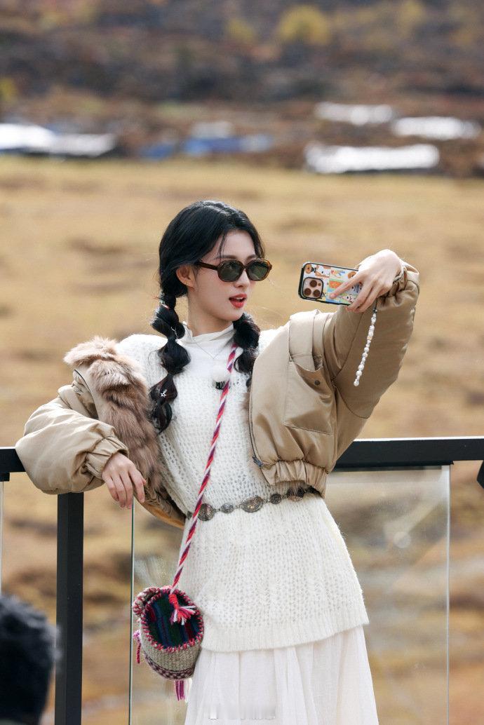 王楚然1秒钟800个表情王楚然1秒钟800个表情藏不住卧底身份，画的🍍和别人的