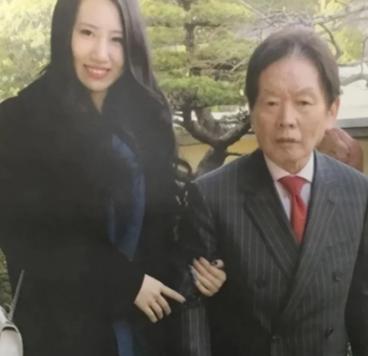日本有个老男人，叫野崎幸助，一辈子砸了快2亿人民币，睡了4000个女人。有记者问