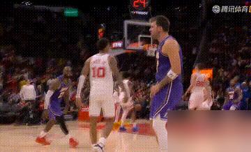 东契奇在湖人这赛季，真的杀疯了！
 
场均32.9分霸榜联盟第一，进攻负载拉满，