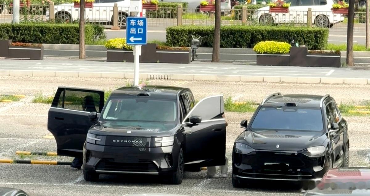 雷军3问国内在售的cltc续航里程最长的应该是智己和小鹏纯电版肯定有更大的如果我