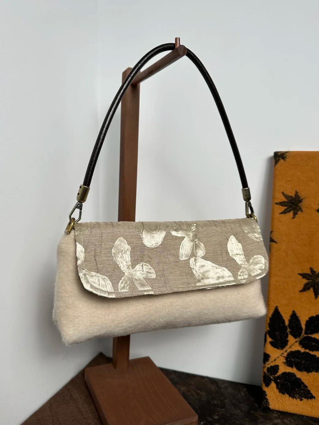 加班晚归的安全感：包里揣着钥匙、充电宝和一颗糖，哪怕走夜路，摸到它的触感都觉得踏