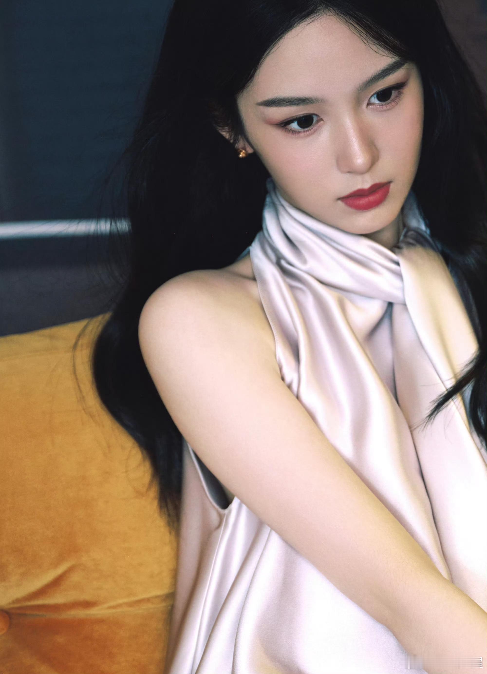 娱乐周也的美甲是芭蕾舞鞋周也好有个性，做个美甲💅都这么特殊！果然美丽的外表下蕴
