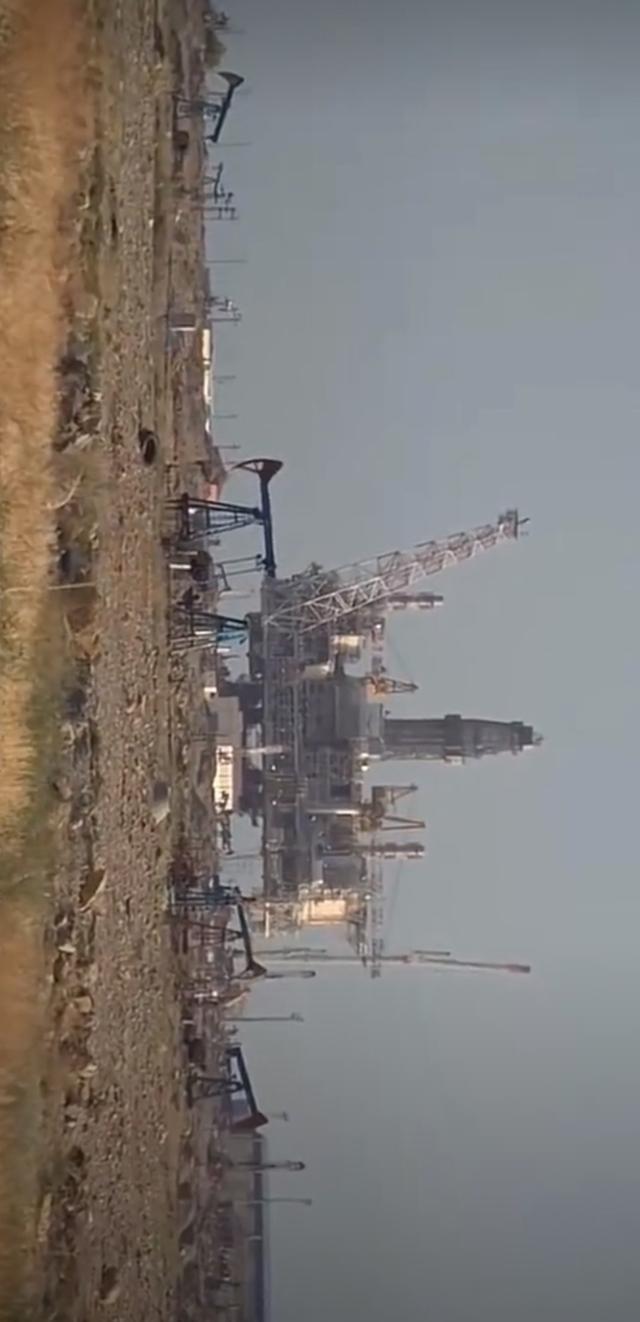 大家都好奇，伊朗石油被美军堵得运不出去，油没地方存可咋办？现在这事真的快顶不住了