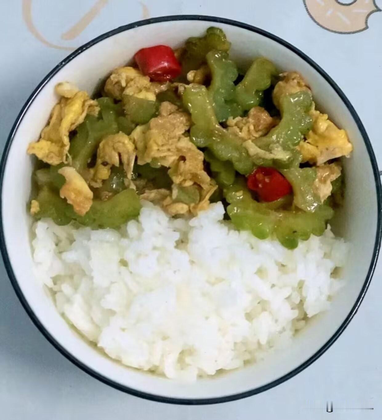 都说“吃啥补啥”，吃核桃补脑，吃猪蹄补手，那我天天吃苦瓜，咋没见着把“苦日子”给