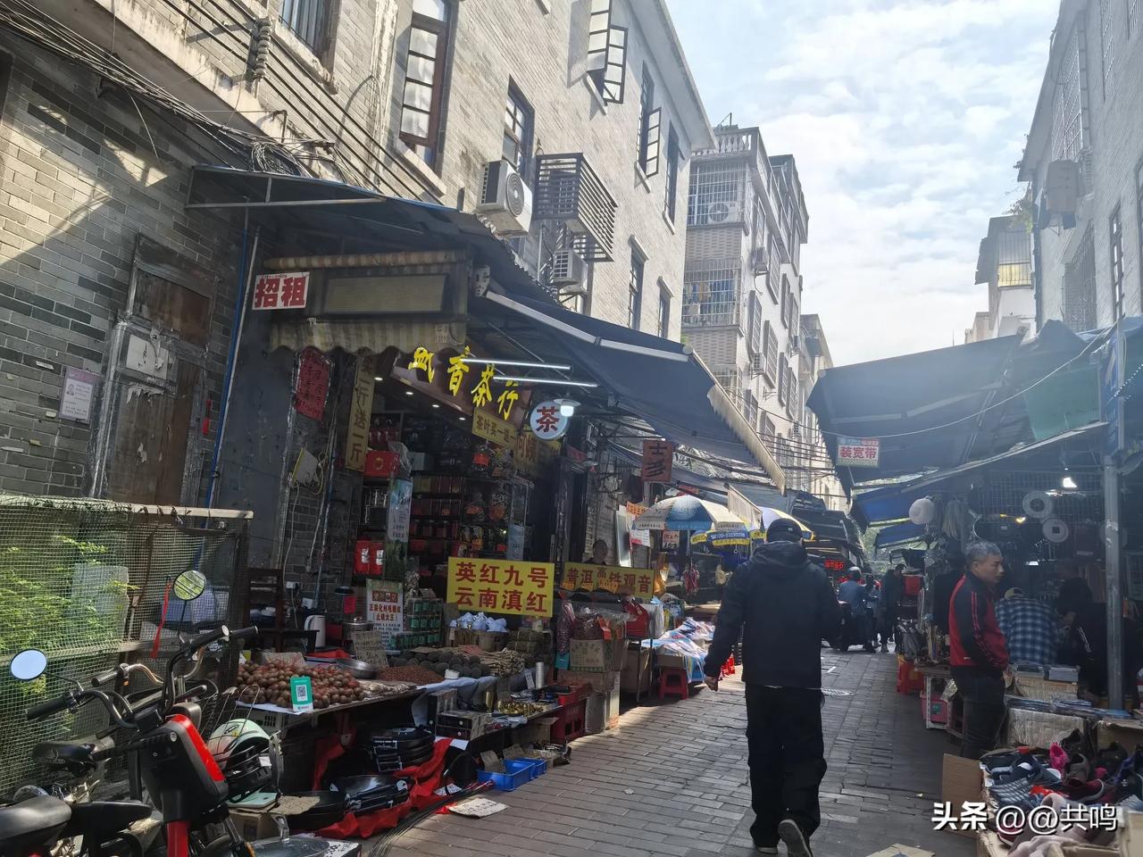 广州中山六路陶街，那可是个藏着旧时光的好地方！
 
一走进这条老街，就仿佛开启了