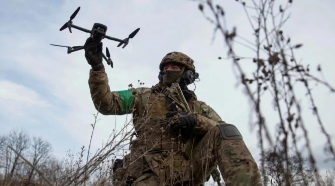 乌克兰媒体援引乌克兰军火公司代表的话报道称，中国已开始减少零部件供应，哪怕是乌克