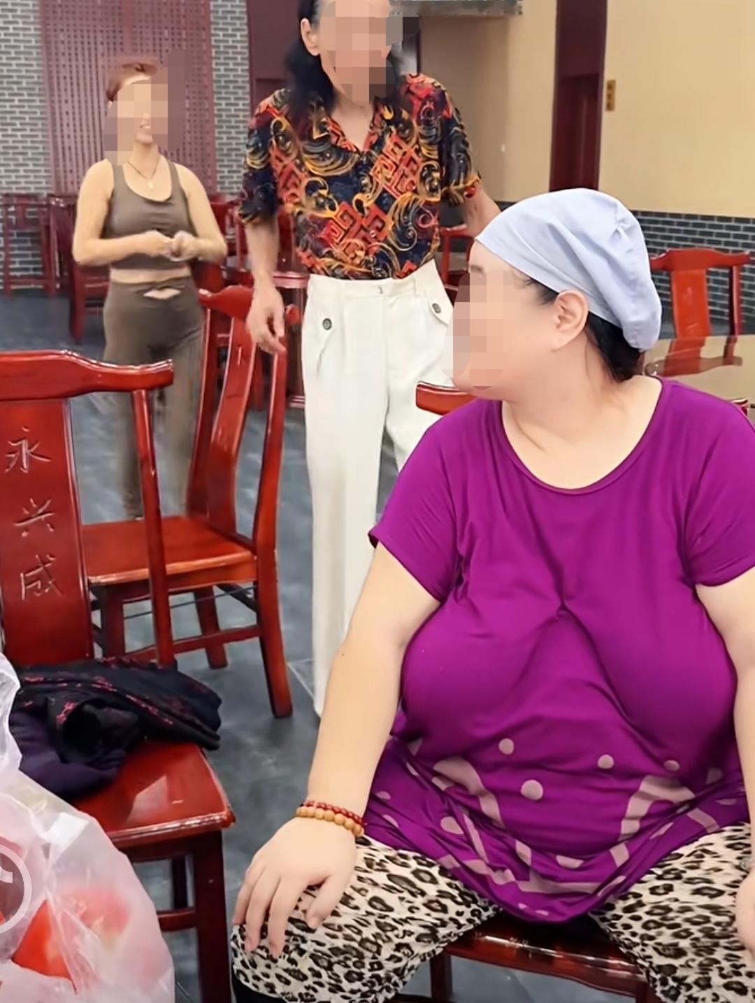 马嫂的笑，是心胸大？还是无奈？
     跳舞一直被公认为锻炼身体，愉悦身心，是