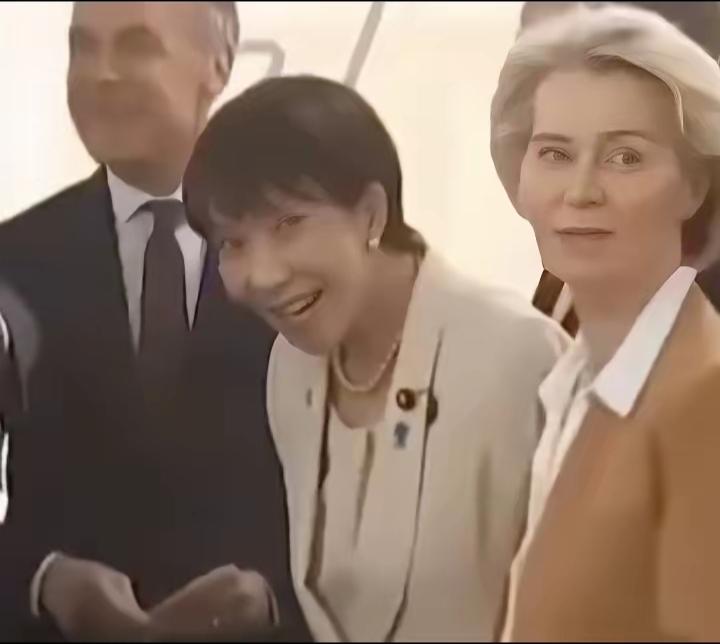 特朗普总统是哪壶不开提哪壶，这下好了，日本首相高市早苗觉得受到了冒犯，两人有了隔