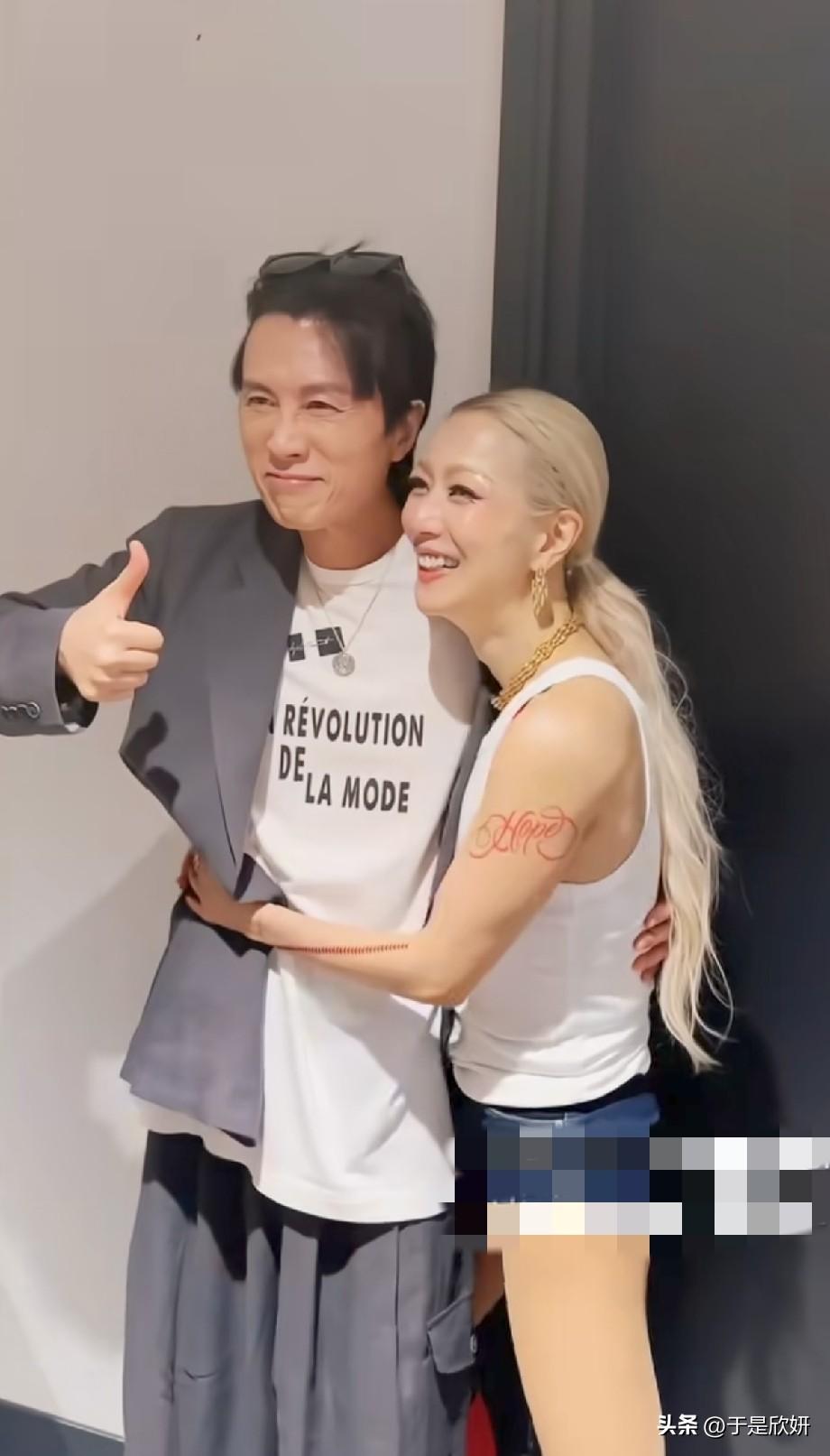 60岁黄子华同框郑秀文，状态惊爆全网！满脸少年感，完全看不出花甲年纪
 
最近黄