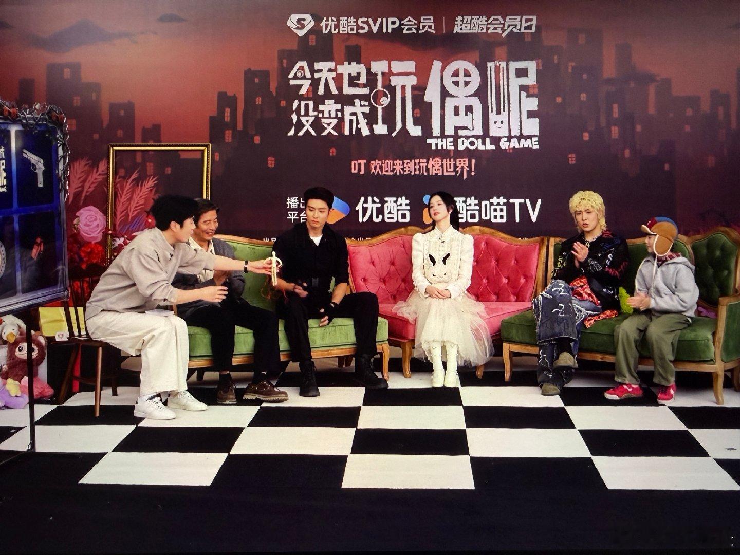 玩偶世界限时体验名额开放 被探班现场可爱到原地转圈！主创们互动超自然，玩偶世界真