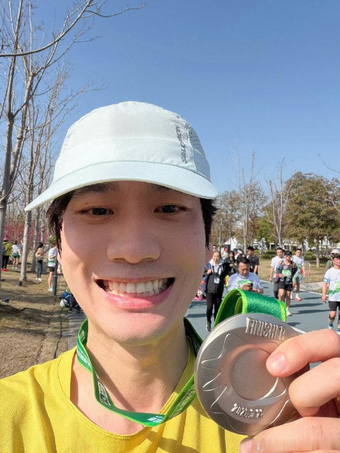 庞博脱口秀白月光地位不倒今夜喜友秀有梗有颜有情商，庞博真的太圈好感了 