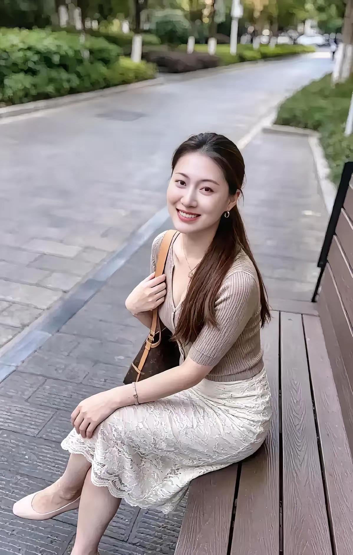 大家喜欢整天笑嘻嘻，温柔可爱的女孩子吗？愿意结交广大的朋友？