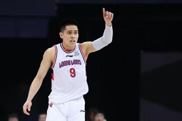 渐成大器！CBA史上3位最强状元：
1、广州龙狮男篮后卫陈盈骏，2017年选秀状