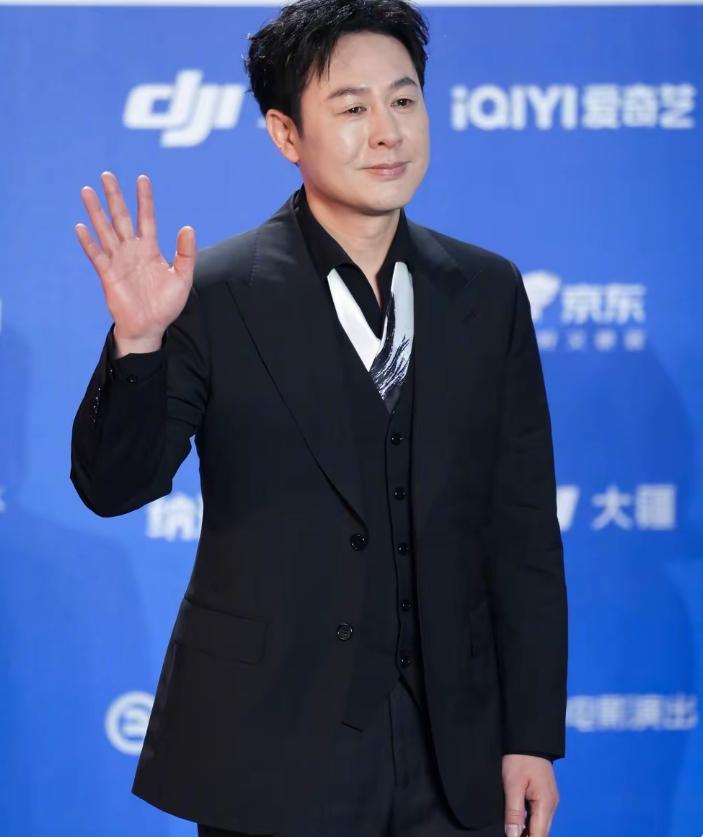 北影节刚落幕就炸锅！张颂文凭啥成全场最大赢家，网友吵翻了天！
娱乐 明星