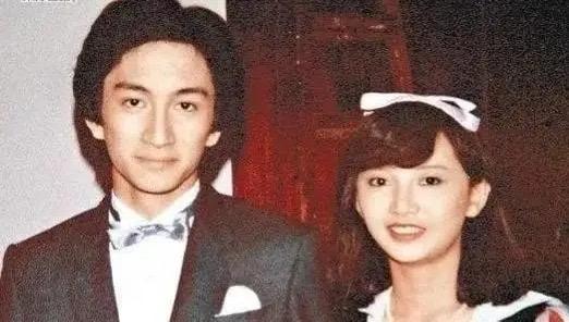 1991年，吴启华在拍摄《玉蒲团》时，工作人员冲他大喊：“启华，大力些去抓叶子楣