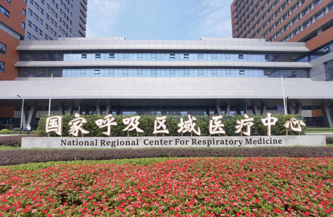 独自完成了一场小小的手术
一个人办理入院、抽血、各项影像检查，来回奔波于各个科室