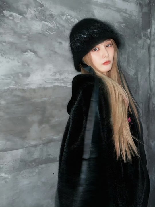 哇！徐艺洋换新发色了，好美！