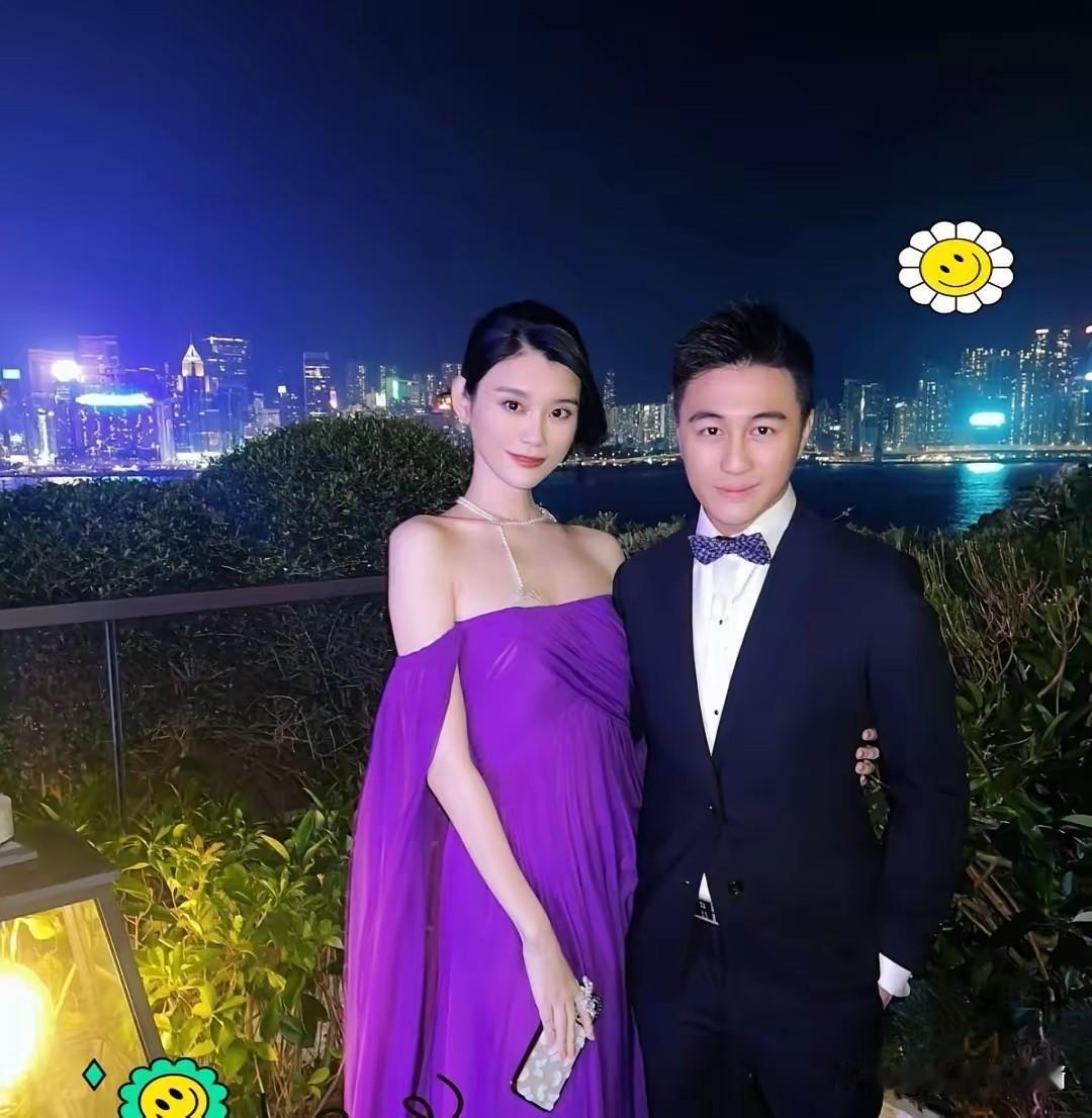 奚梦瑶何猷君6月1日将在法国举行婚礼，冲上了热搜。-何猷君在上海商场用主题浪漫求