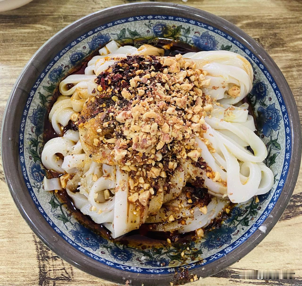 今日不宅家，也不关注篮球比赛，要去流浪，去远方寻找诗与歌。

天亮起床，带上行囊
