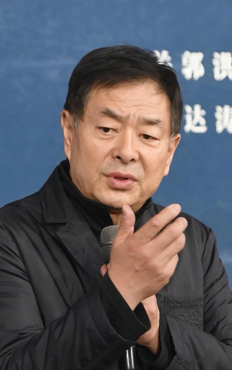 实力派濮存晰，谈到当人艺院长的经历，自己都感到意外，他说:当时的于是之老爷子，最