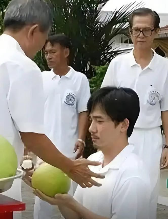 魅力影帝梁丙申日的人绝不是社恐，丙申挺活跃的，年轻时候活泼好动，演过小鱼儿各种武