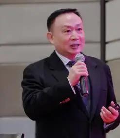 卢麒元这一炮，真轰到了痛处！他揭开盖子：金融圈窝着一批位高权重的“金融洋奴”，台