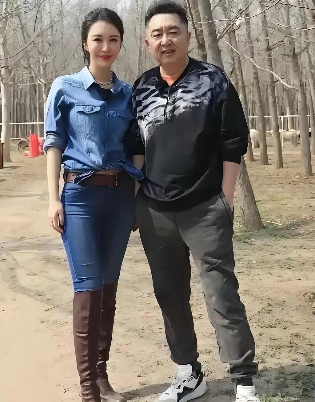 两位明星同框照
你们认识吗？
我只认识其中一位，他就是郭德纲的搭档，没想到和美女