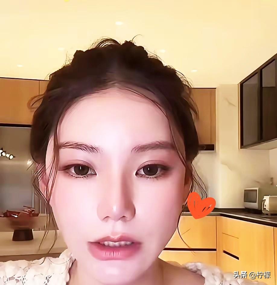 终于看懂马筱梅的沉默了，那不是怯场，是清场。

汪小菲冲着张兰喊“你给我出去”，