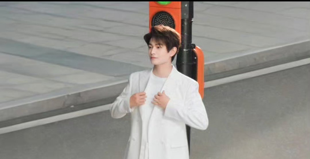 丁禹兮全白少年感造型  什么是少年感丁禹兮就是少年感代名词