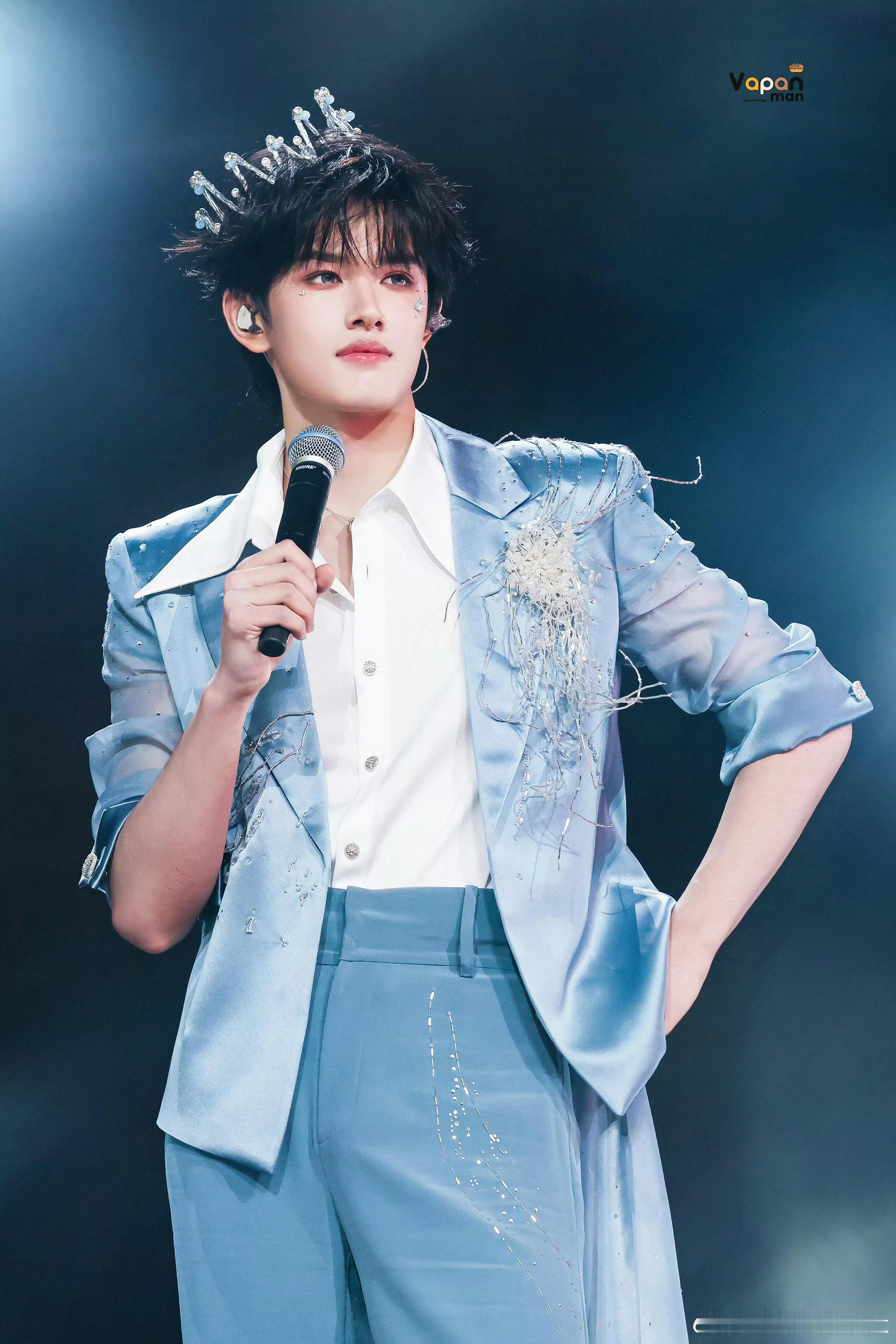 张极唱了重庆话rap张极重庆话表白粉丝🎊解锁全新舞台惊喜！张极玩转重庆方言说唱