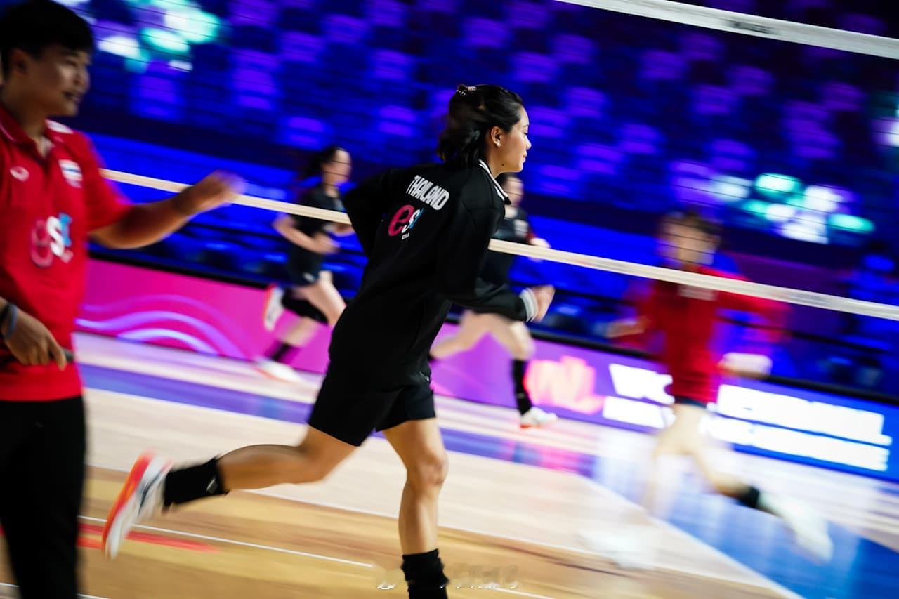 2025世界女排联赛 傍晚17点开打的泰国女排与日本女排的比赛，第一局泰国队以2