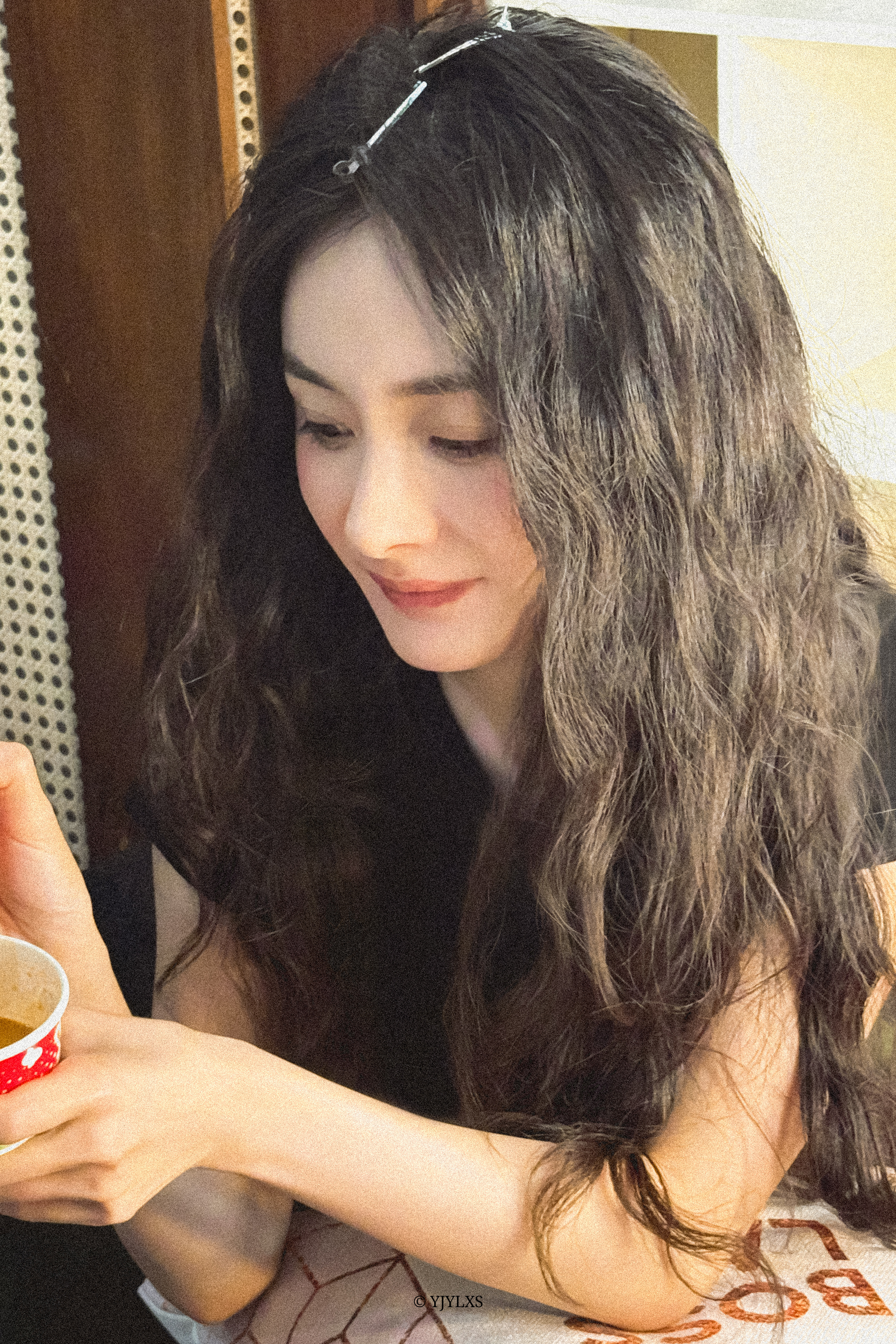 杨幂元宵祈福愿平安，愿顺遂 