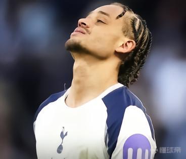 荷兰队这下完了！西蒙斯ACL缺席世界杯[捂脸]本来荷兰队就是头轻脚重，前场很缺人