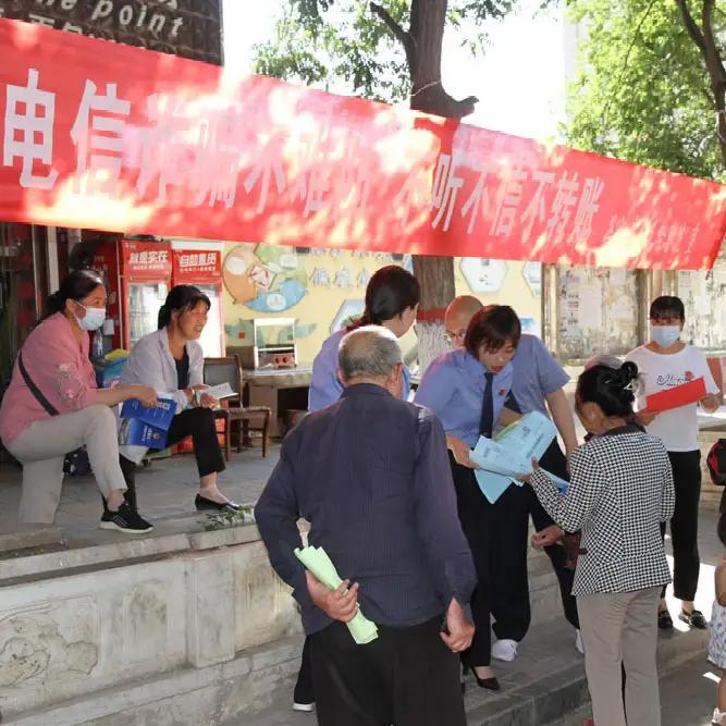 在一个阳光明媚的早晨，小李正满怀期待地走进了“财富乐园”——一个号称“稳赚不赔”