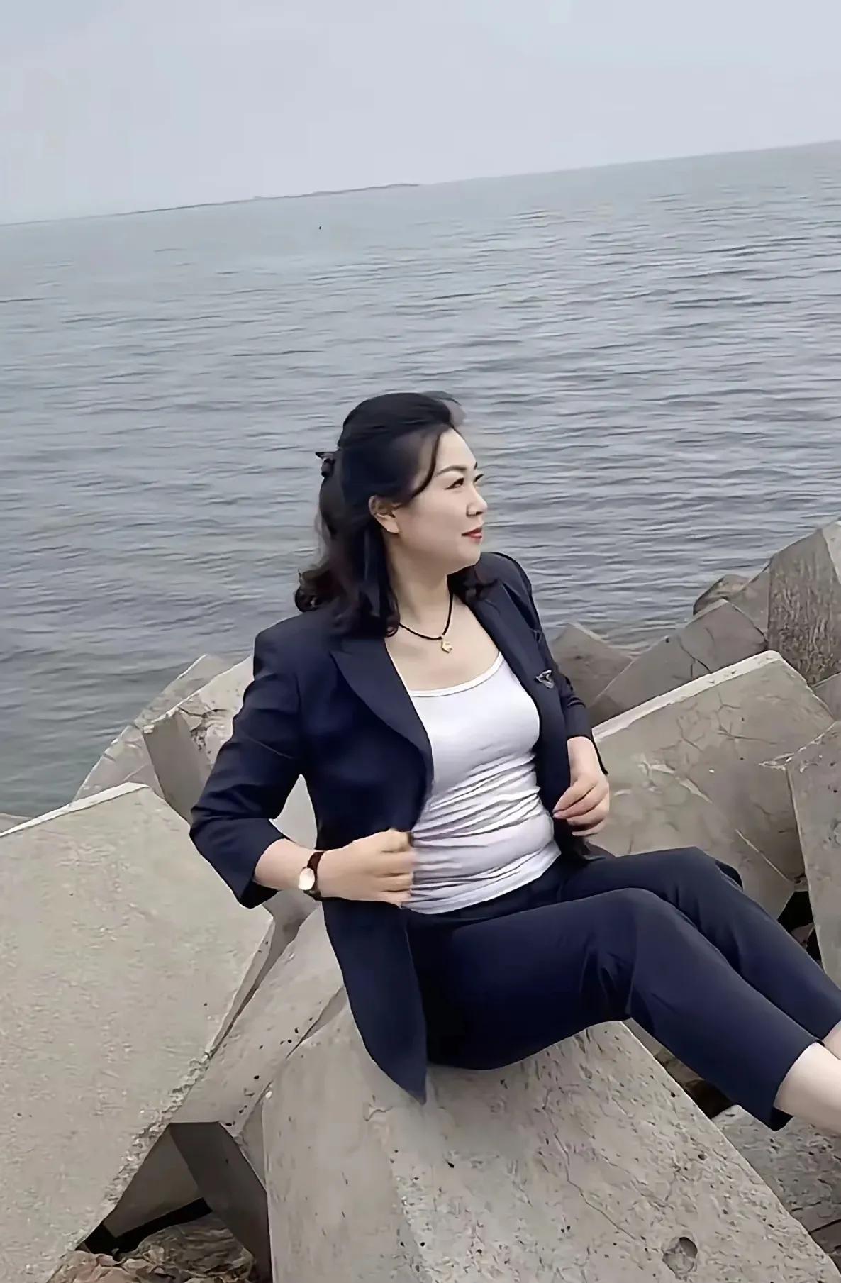 我有个朋友，人特别好，仗义疏财。每次我手头紧的时候，就从他那里借钱，每次他都特别