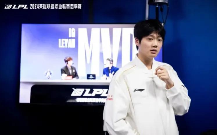 Leyan透露回归IG原因: 没人愿意要他，只有锅盔(IG战队经理)相信自己[捂