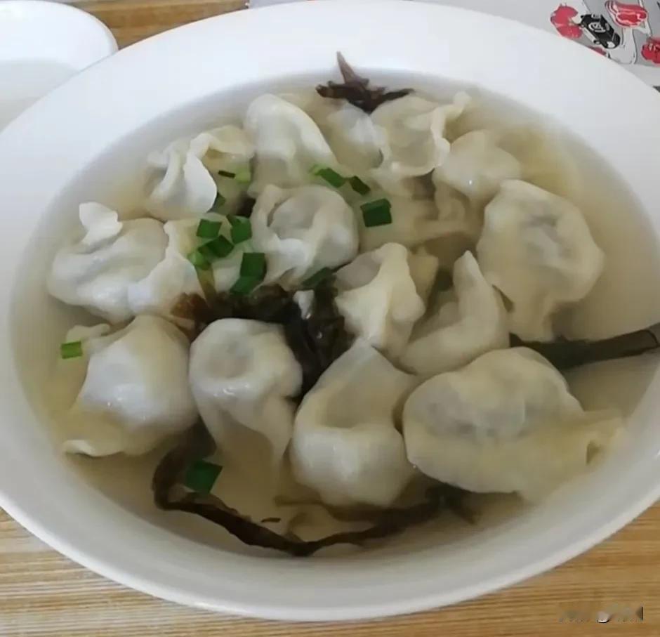 我姐夫知道我最近失业了，给我打电话让我去他们那儿，他给我找了一份工作，一个月50
