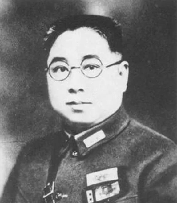 张辉瓒被捕时求饶：“润之，你不要杀我！我有钱，我会叫我老婆拿钱、拿枪弹、拿红军所