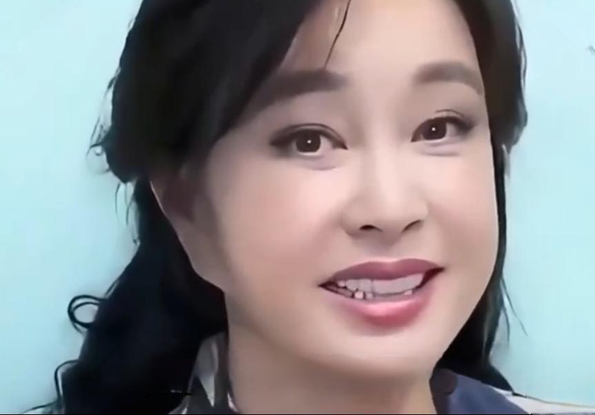 我最欣赏刘晓庆勇于面对现实的心态。75岁的她，在综艺里幽默回应情感传言，尽显数十