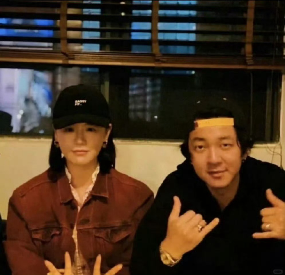 马思纯张哲轩分手 专注事业吧姐妹！如果在找男朋友找个帅一点的！今天杭州市内禁止燃