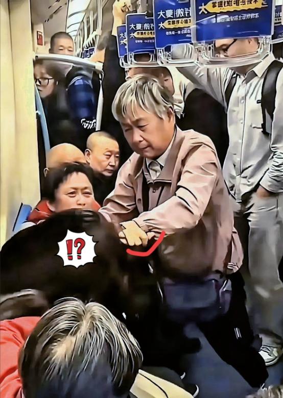 大快人心！“白发”不是“免死金牌”！上海地铁打人的大妈已经被警方立案调查！
 