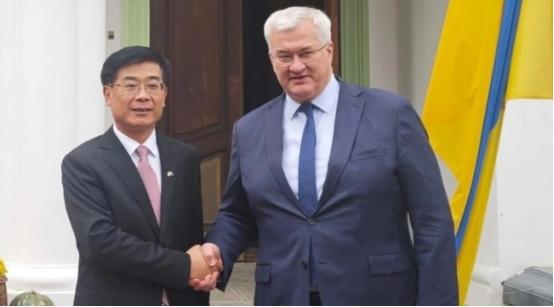 中方的态度已经亮得明明白白：任何绕开当事国、私下拿别国主权做交易的协议，一概不认