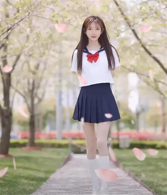 我发现了一个奇特的现象！
      我在北方一个十八线的小县城，我住在县城中心