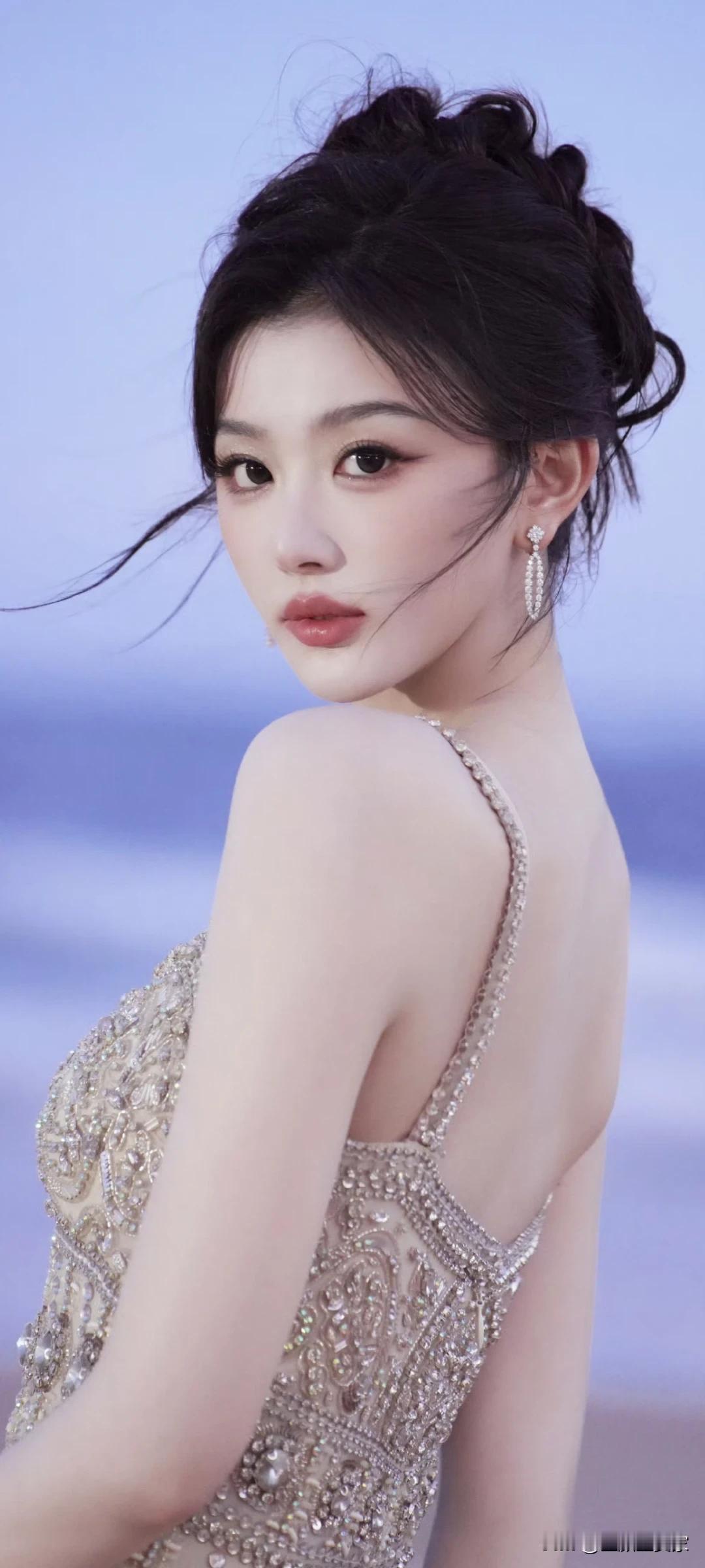 孔雪儿壁纸～ 自带柔光滤镜的海边大片！发间碎发都在散发魅力！
记录我的2026