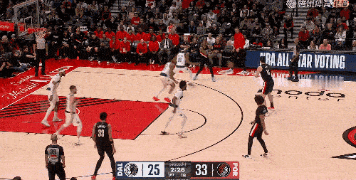 今天斯普利特在轮换阶段开始尝试杨瀚森和罗·威的双塔组合了，效果还不错。 杨瀚森出